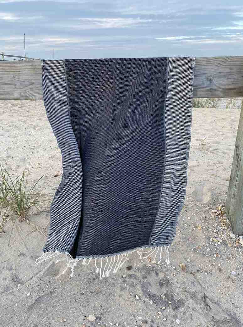 Yansima Throw